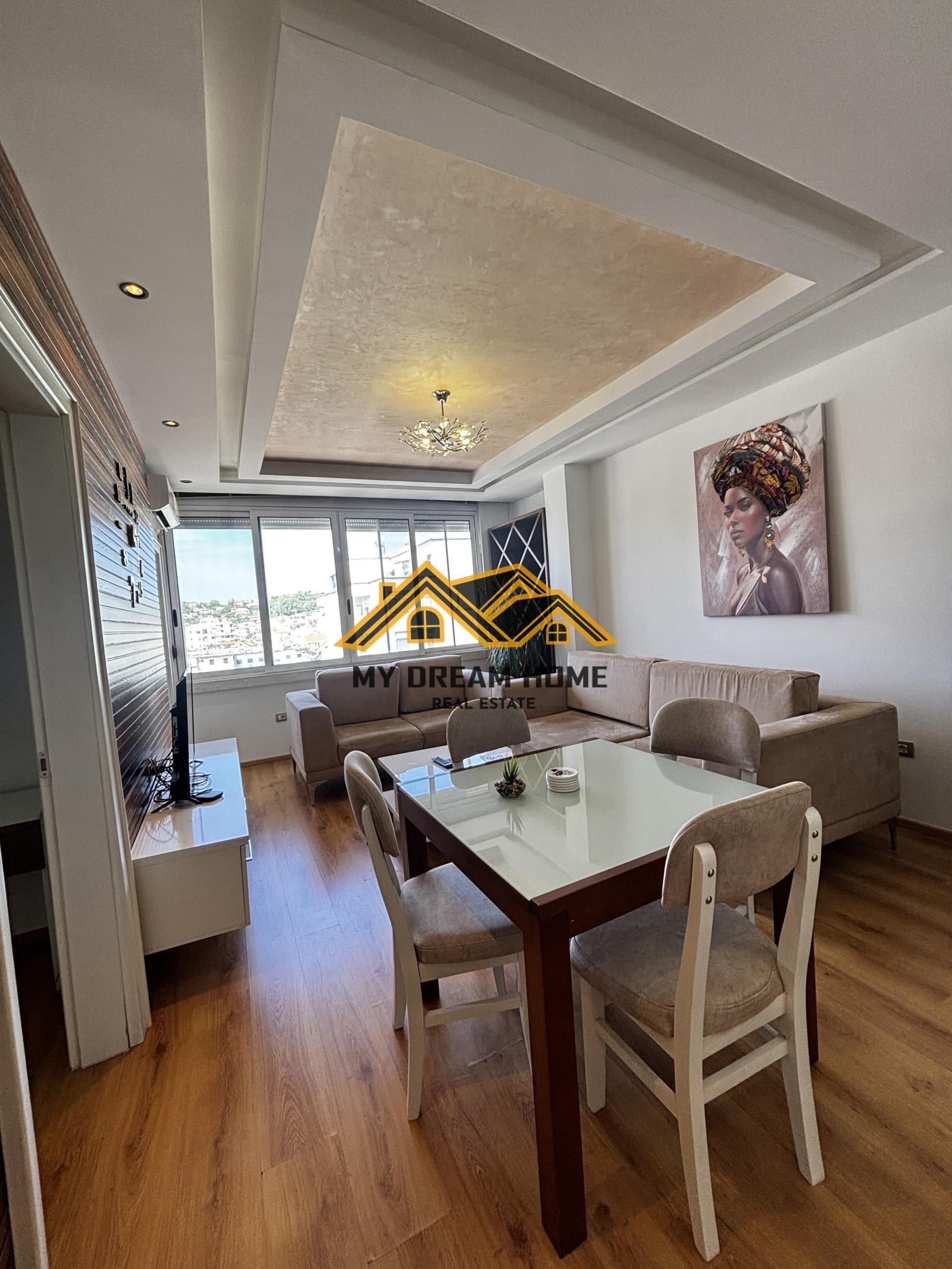 Jepet Me Qira apartament 2+1 në qendër të Durrësit