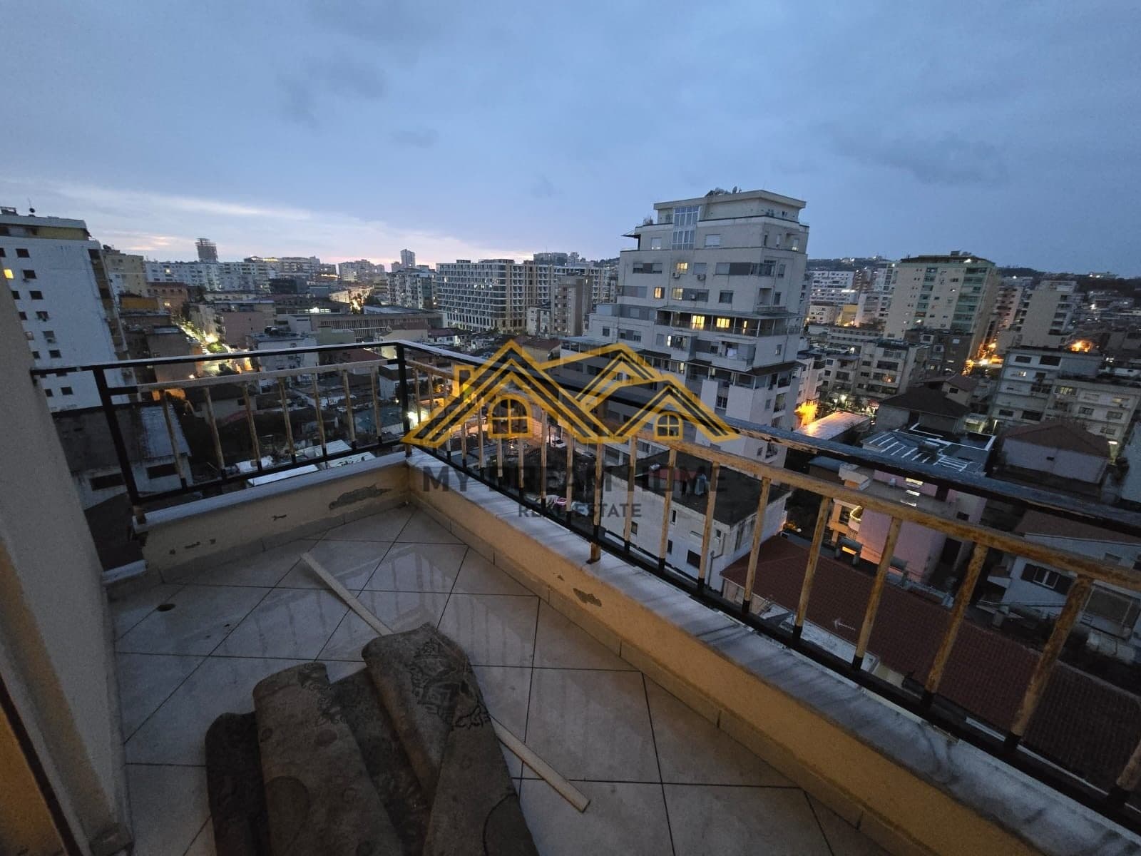 SHITET APARTAMENT 2+1 TEK ISH FABRIKA E BUKES DURRES!