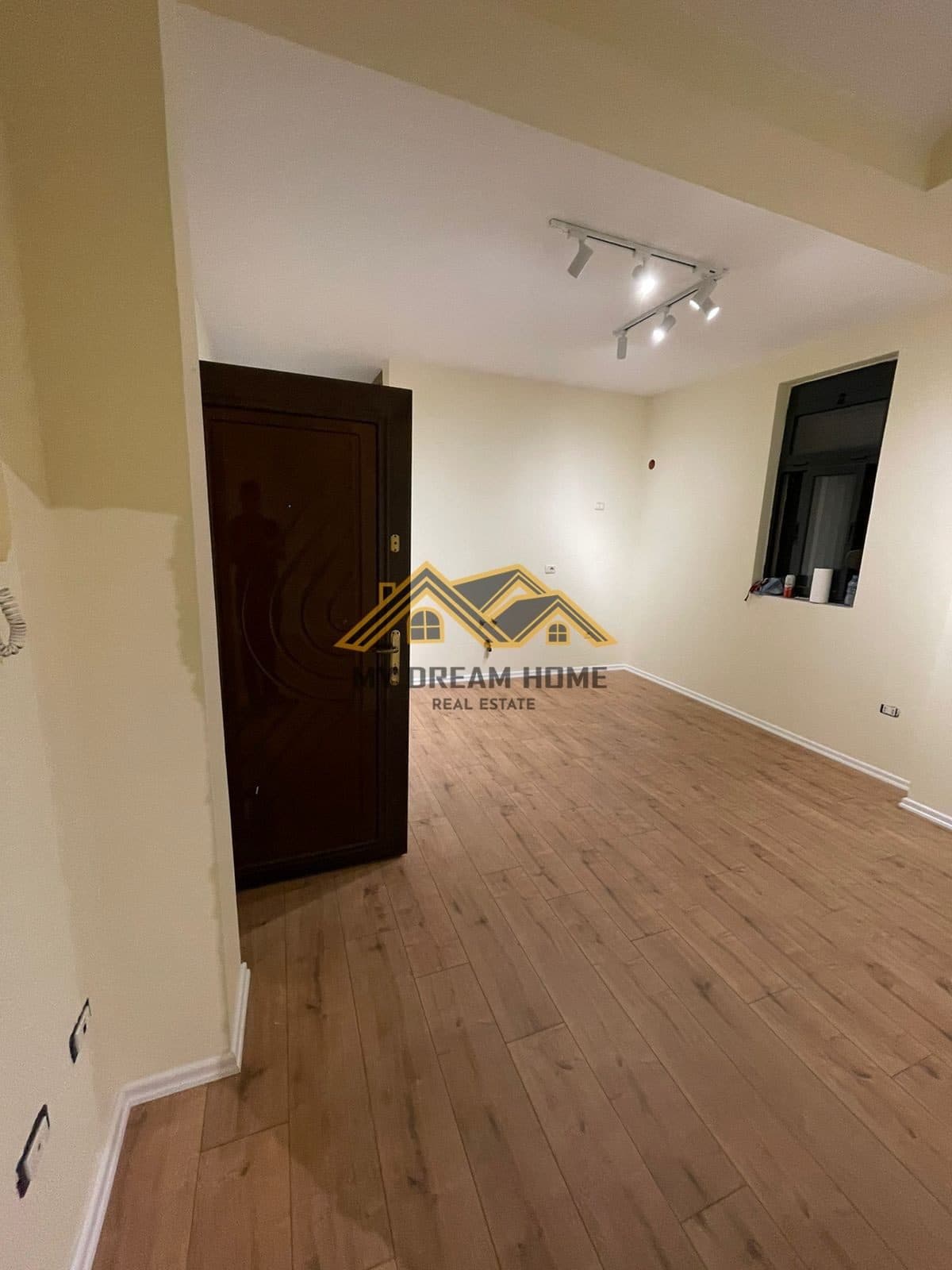 SHITET APARTAMENT 2+1 PRAN HOTEL VIVAS PLAZH DURRES 2