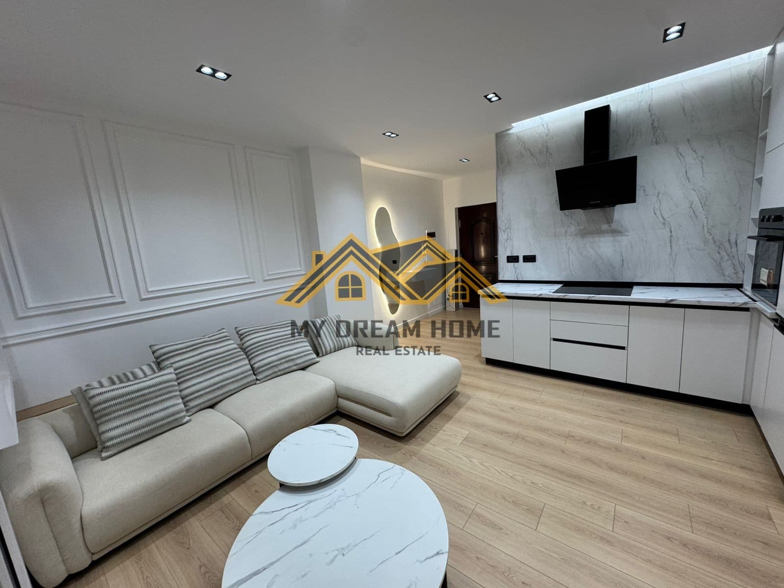 APARTAMENT 1+1 PRANE STACIONIT TE TRENIT NE DURRES, PER SHITJE! 4