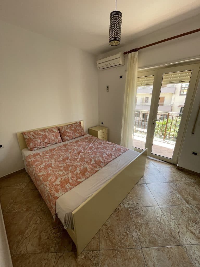 SHITET APARTAMENT 1+1 NE PLAZH RROTA KUQE!