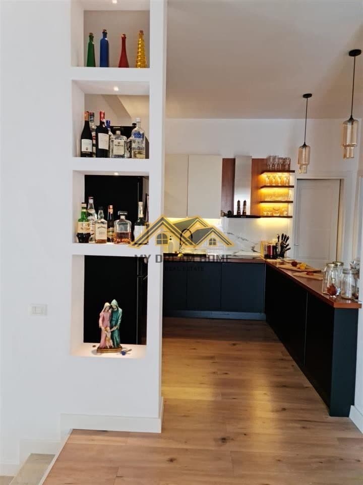 PENTHOUSE UNIK TEK MALI I ROBIT (GOLEM)