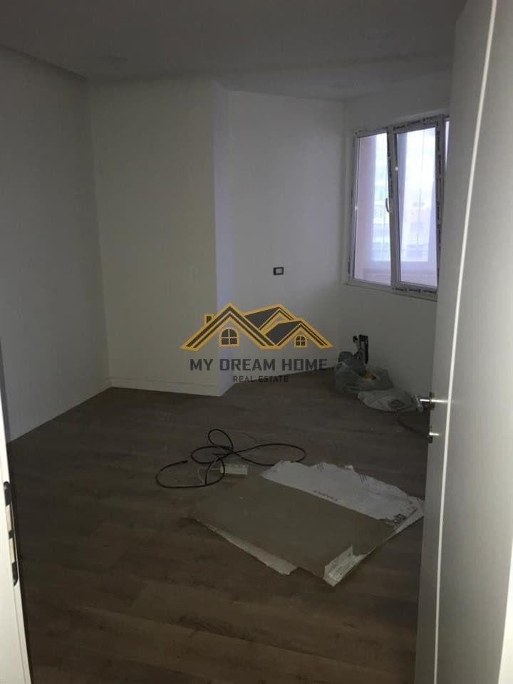 SHITET APARTAMENT 2+1+2 TEK MARKATA DURRES 4