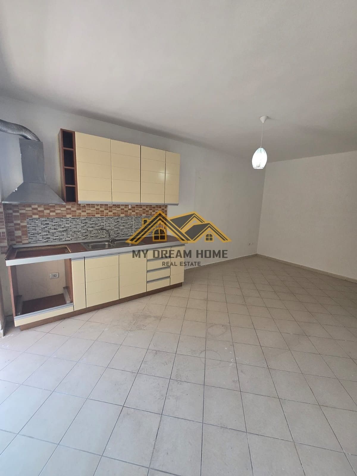 SHITET APARTAMENT 1+1 TEK SHKEMBI I KAVAJES !! 3