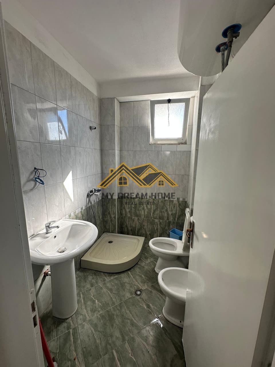 JEPET ME QERA APARTAMENT 2+1 ISH URT-JA DURES 2