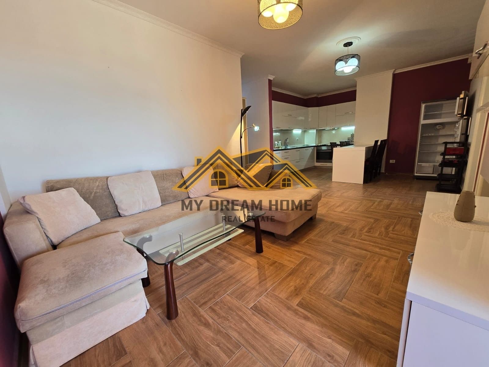 SHITET APARTAMENT 2+1 QENDER DURRES ME PAMJE DETI!