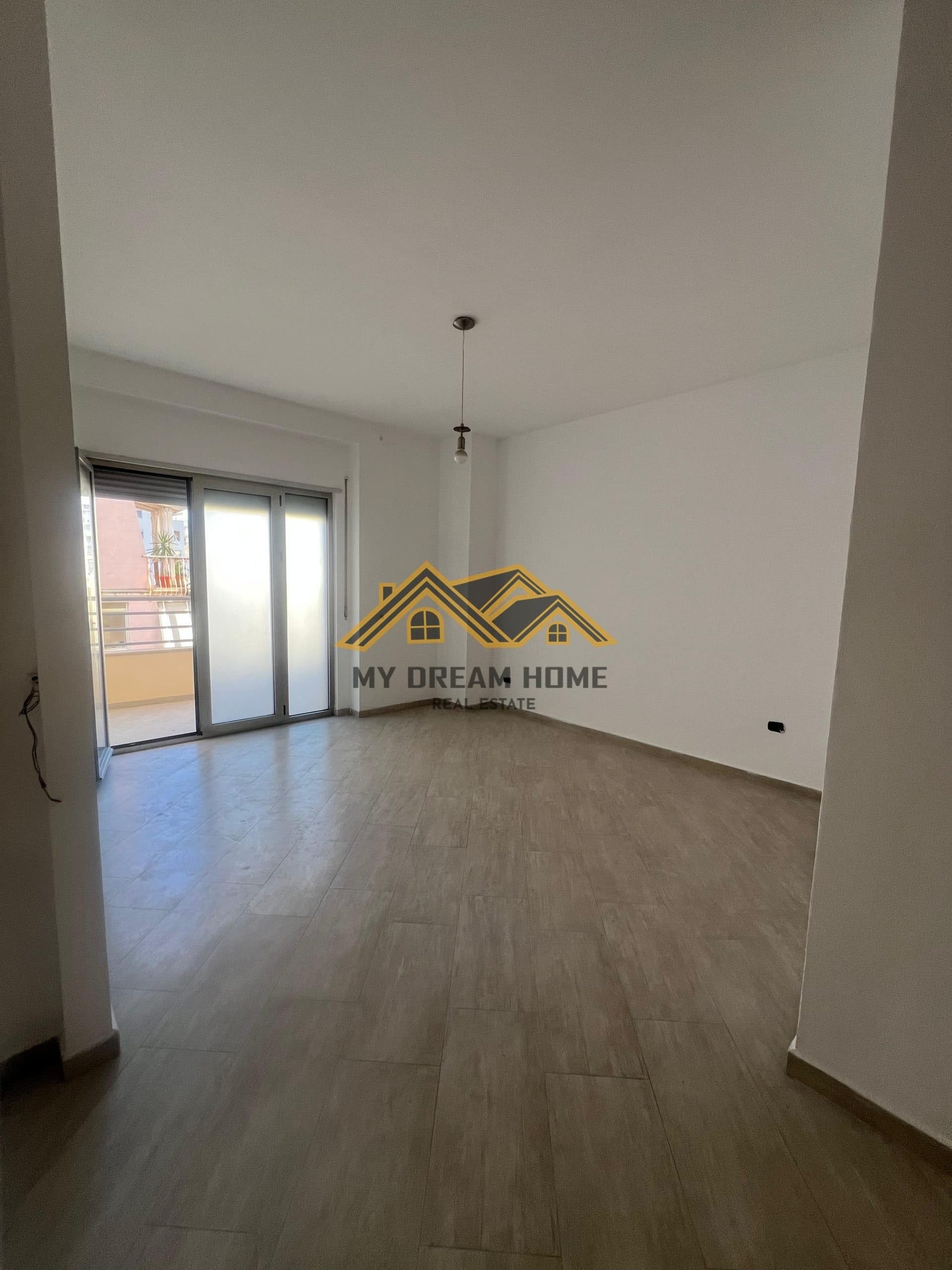 SHITET APARTAMENT 2+1+2TUALETE+2 BALLKONE PRANE PALLATIT SPORTIT! 2