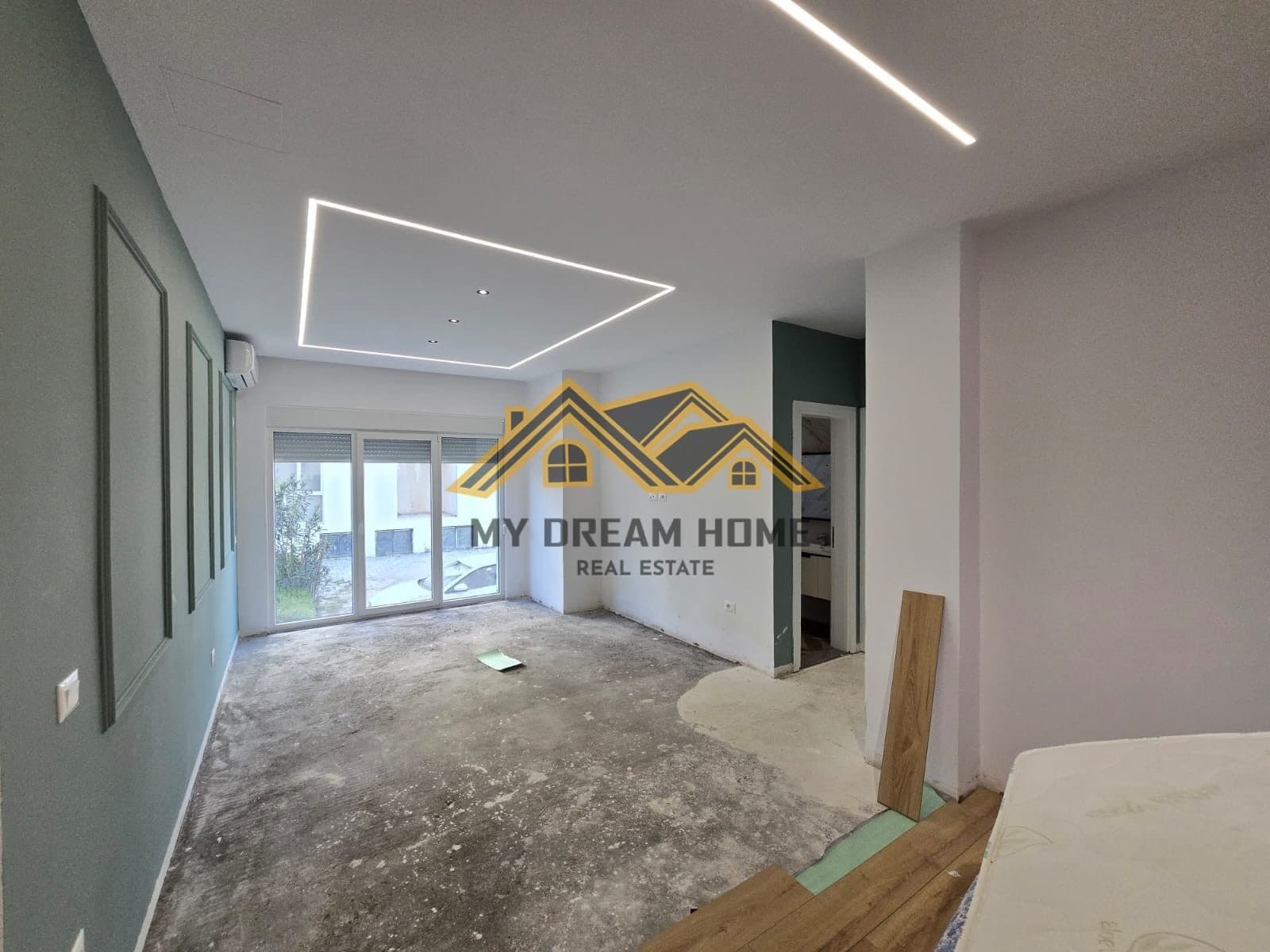 Apartament 2+1+2 Për Shitje në Golem!