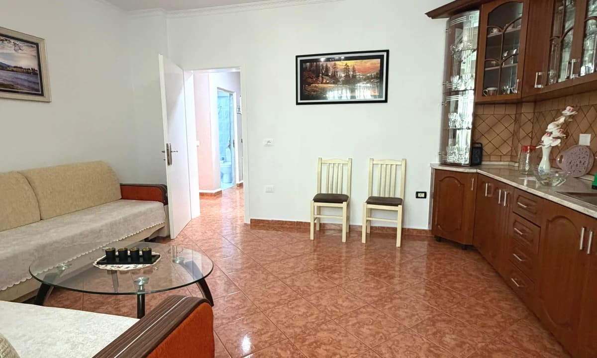 Jepet me qera, Apartament 2+1, Perballe Hotel Florida – Plazh, Durres