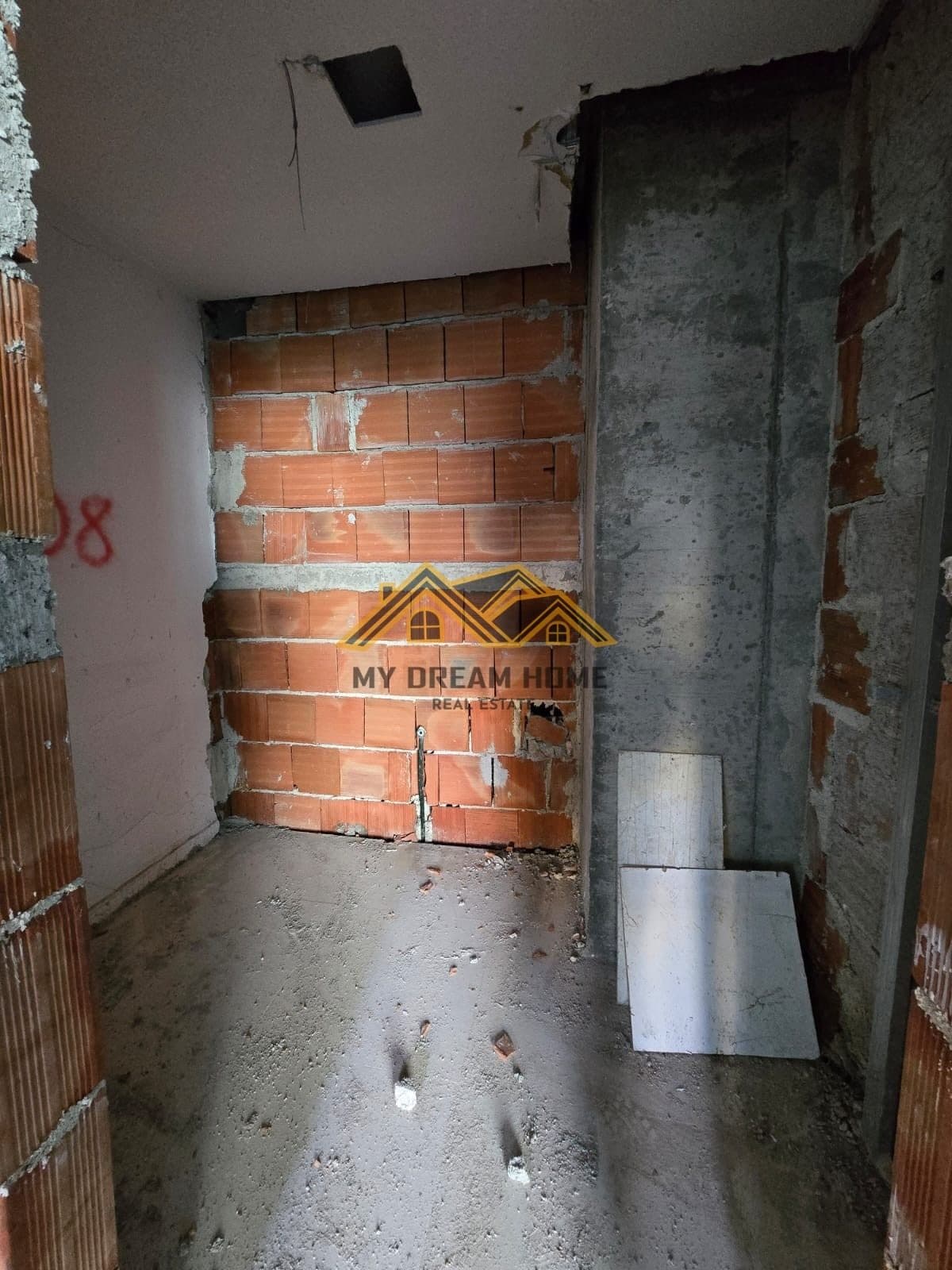 SHITET APARTAMENT 3+1 TEK TREGU I VOGEL DURRES! 2