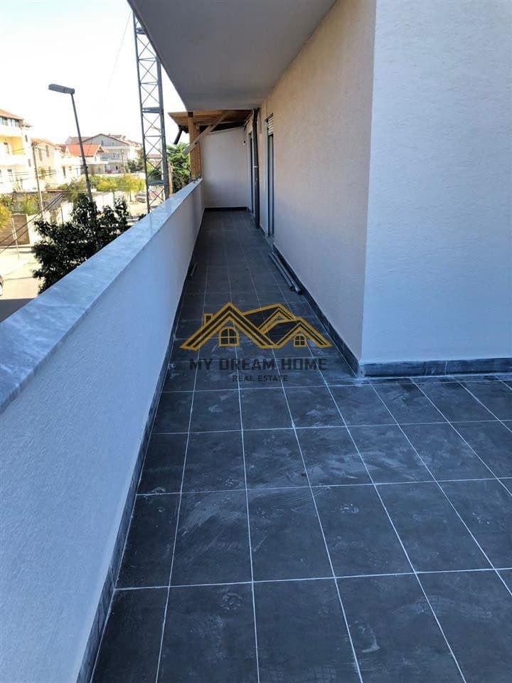 SHITET APARTAMENT 3+1+2 + GARAZHD TE FUSHA RERES STADIUMI 3
