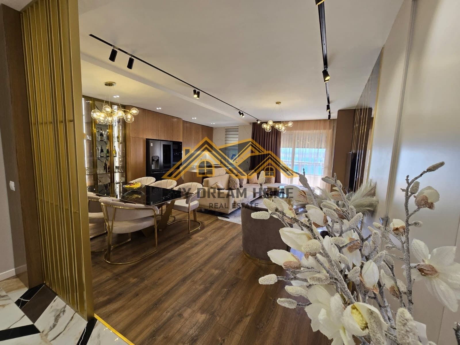 APARTAMENT LUXURY NE SHITJE 3+1+2 RRUGA E RE PORTIT
