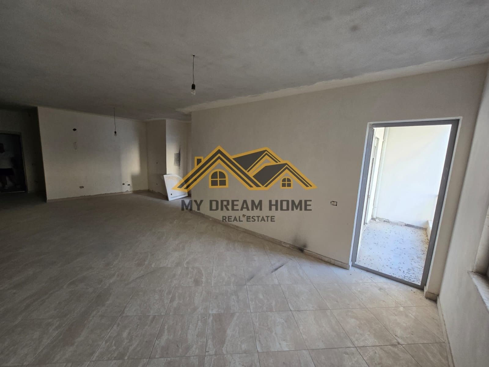 SHITET APARTAMENT 1+1 TEK KOMPLEKS JEDAS QENDER DURRES 3