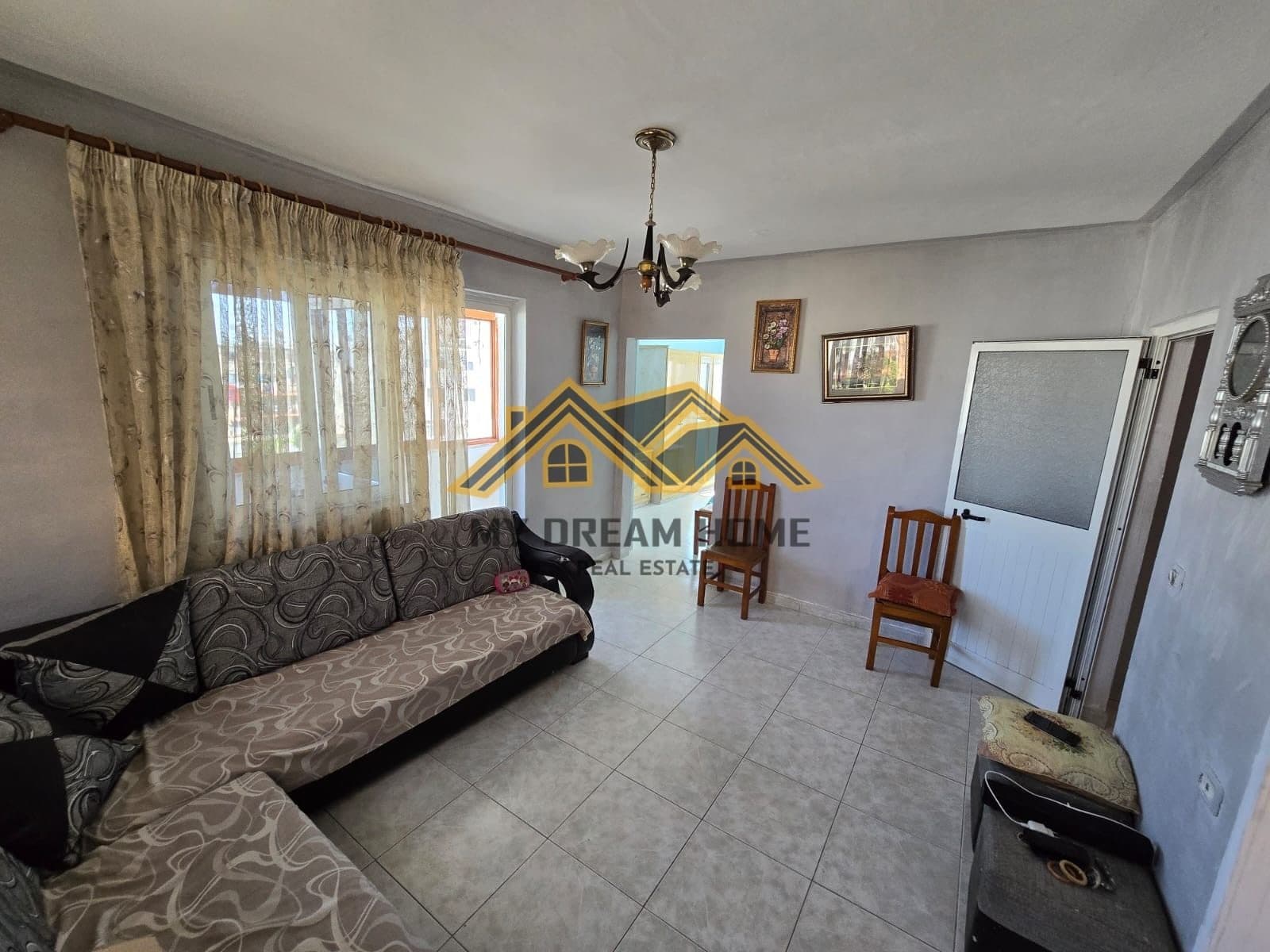 SHITET APARTAMENT 2+1 TEK SHKOLLA QEMAL MICI, DURRES! 2