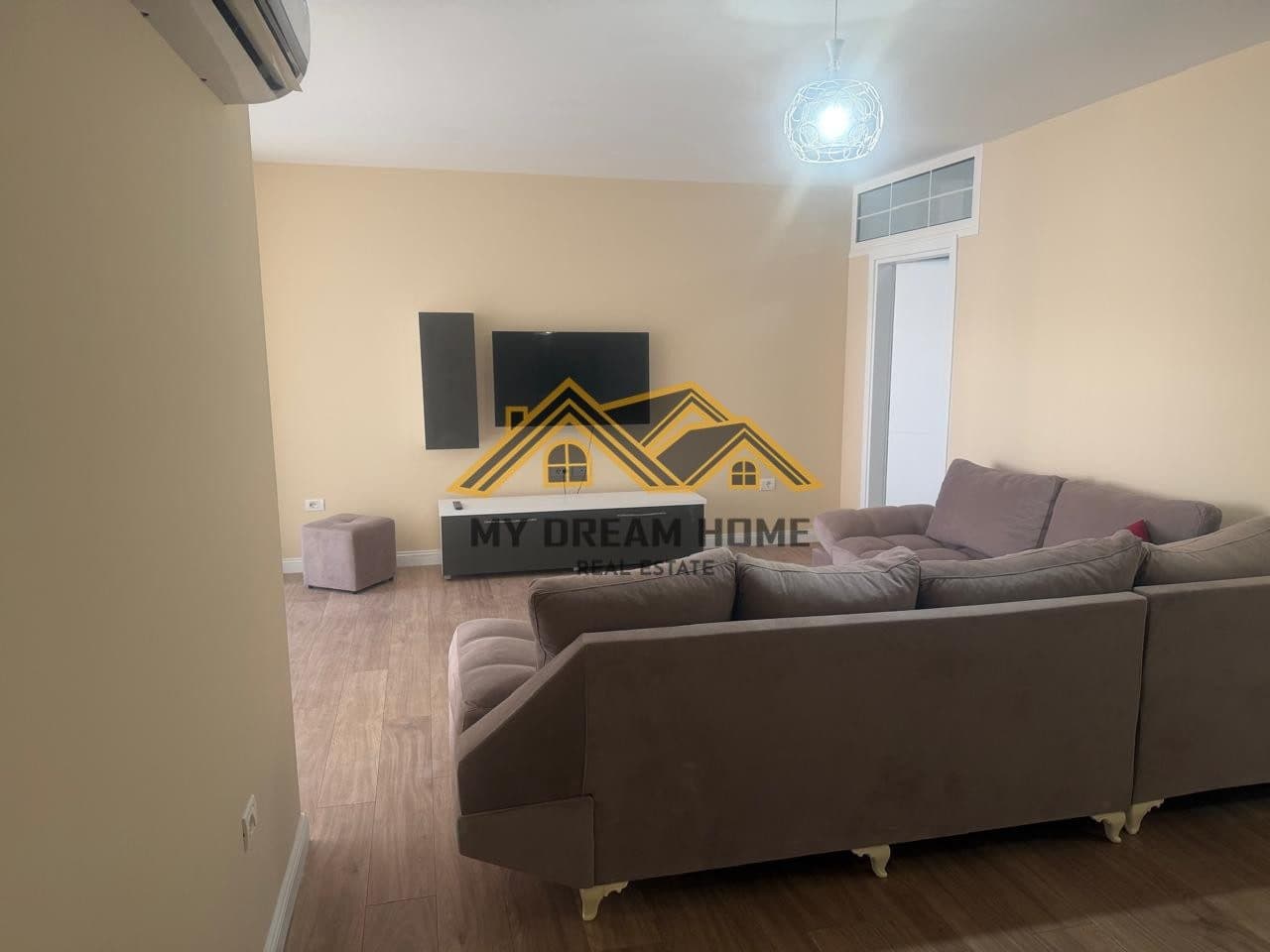 Jepet me qera apartament 2+1, Stacioni i Trenit, Durrës