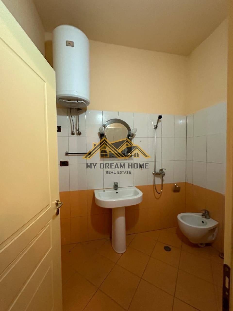 SHITET AMBIENT BIZNESI AFER BLUSTAR DURRES! 2