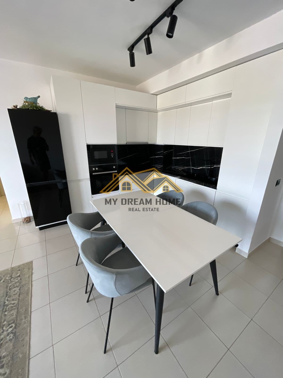 SHITET APARTAMENT 2+1 ,NE PLAZH RROTA E KUQE ! 3