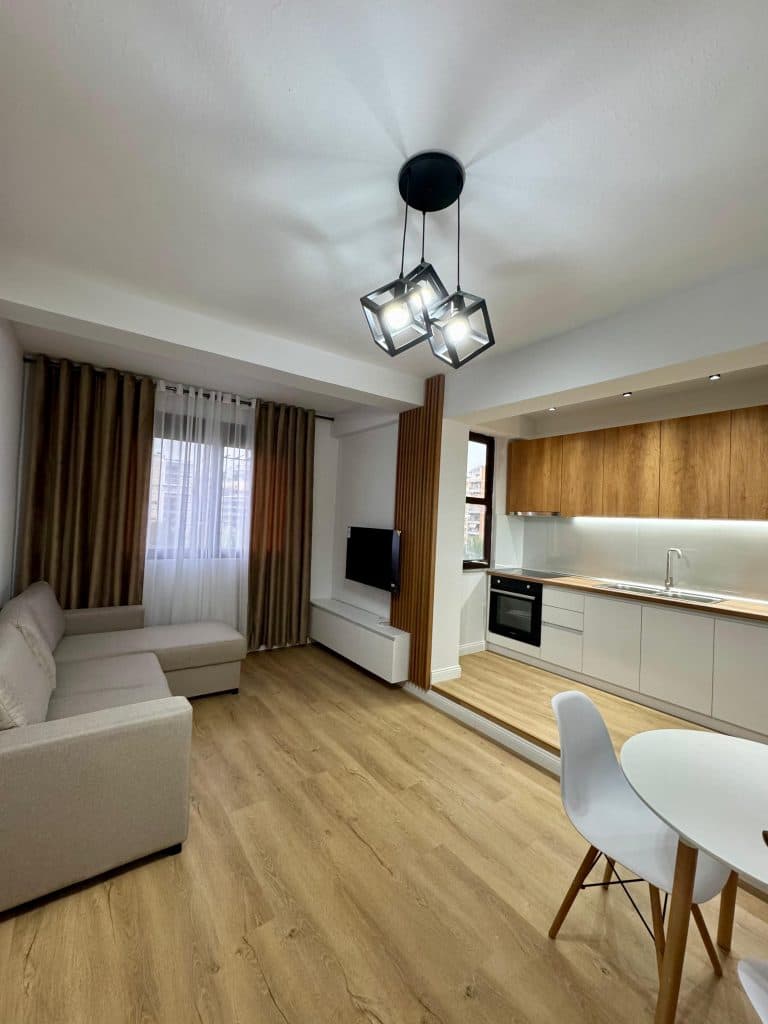 SHITET APARTAMENT 1+1 VIJE E DYTE NE PLAZH,HEKURUDHA!