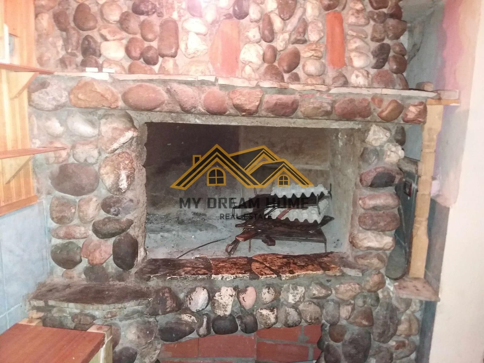 SHITET NJESI BIZNESI ,NE RRUGE KRYESORE NE LIBRAZHD!