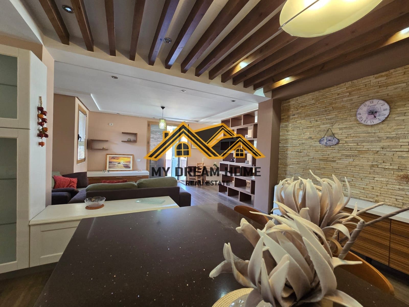 PENTHOUSE 3+1+2 +DEPO+VERANDE, ME PAMJE DETI, NE VOLLGA DURRES, PER QIRA!