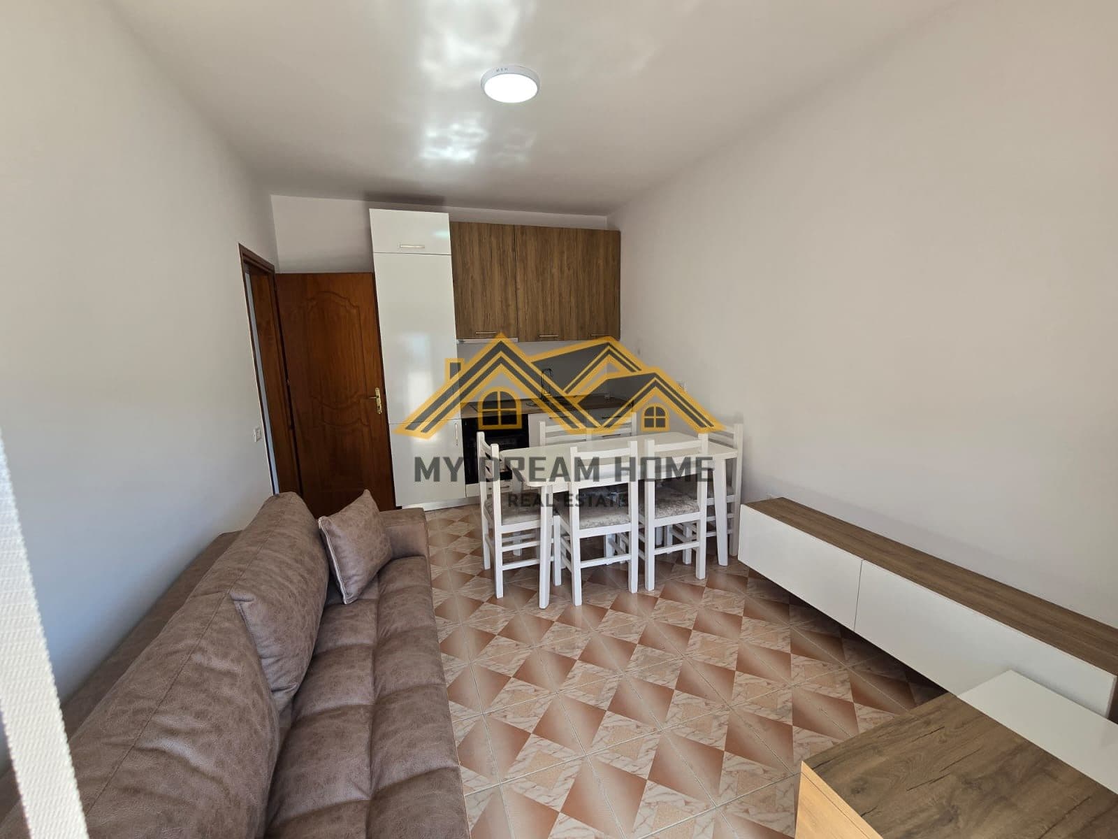 SHITET APARTAMENT 2+1+2 NE GOLEM