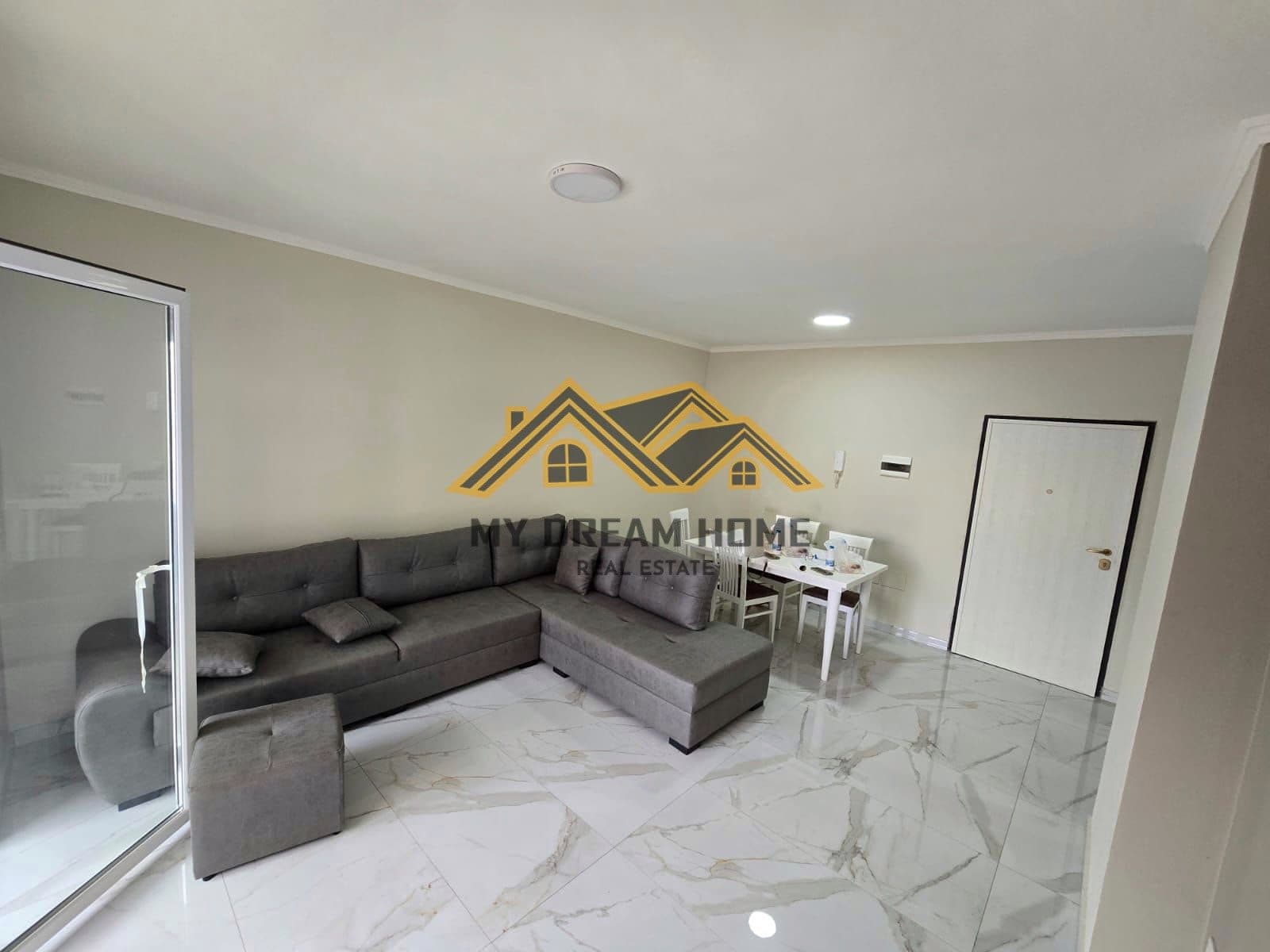 SHITET APARTAMENT 2+1 PRAN HOTEL VIVAS PLAZH DURRES 2