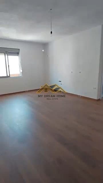 Shitet Apartament 1+1 ne Golem.