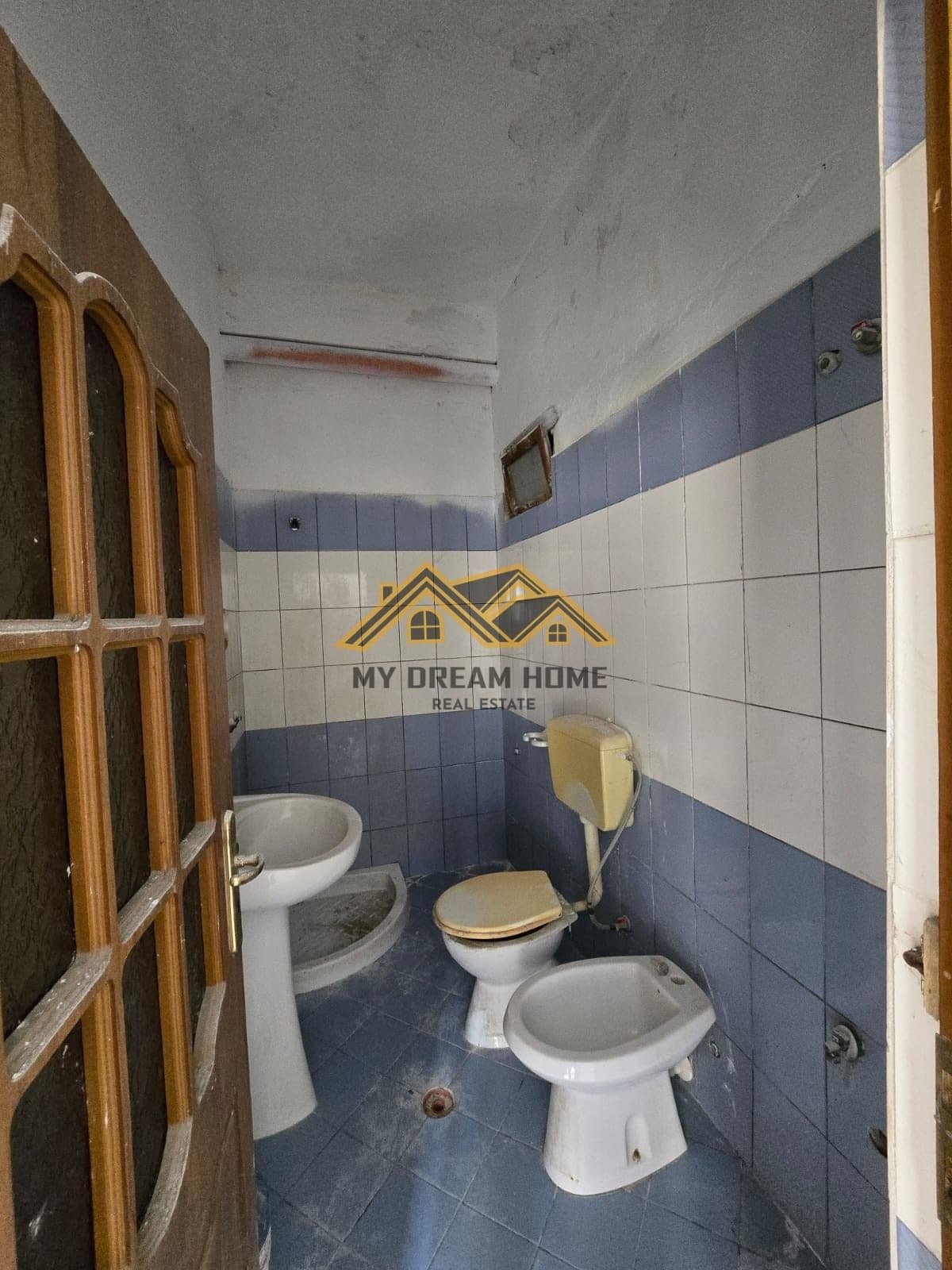 SHITET OBJEKT+TRUALL PRANE VALA PARK STADIUMI DURRES! 2