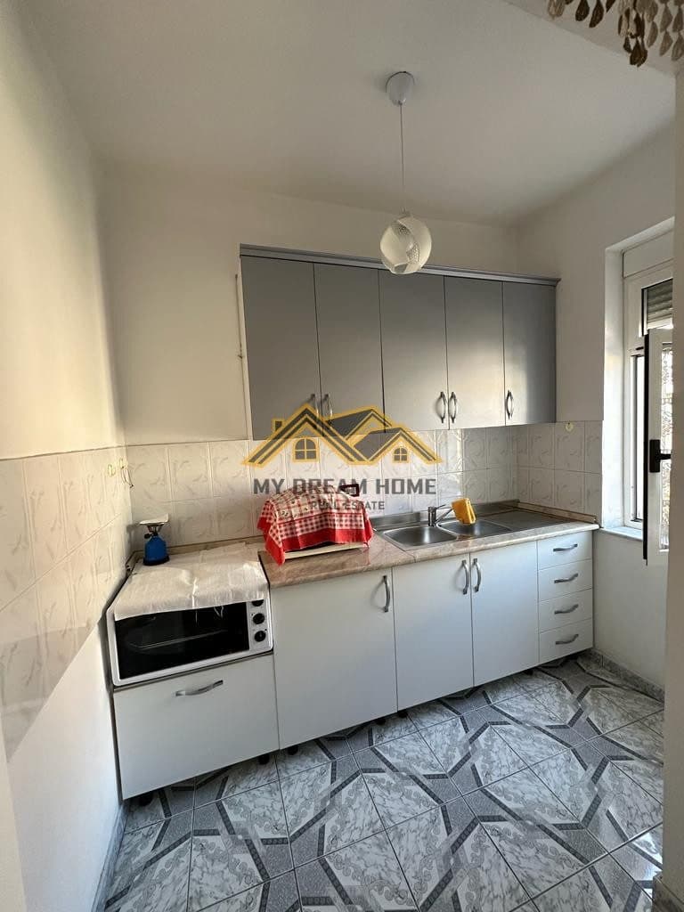 SHITET APARTAMENT 1+1 NE DURRES AFER STACIONIT TRENIT ! 4