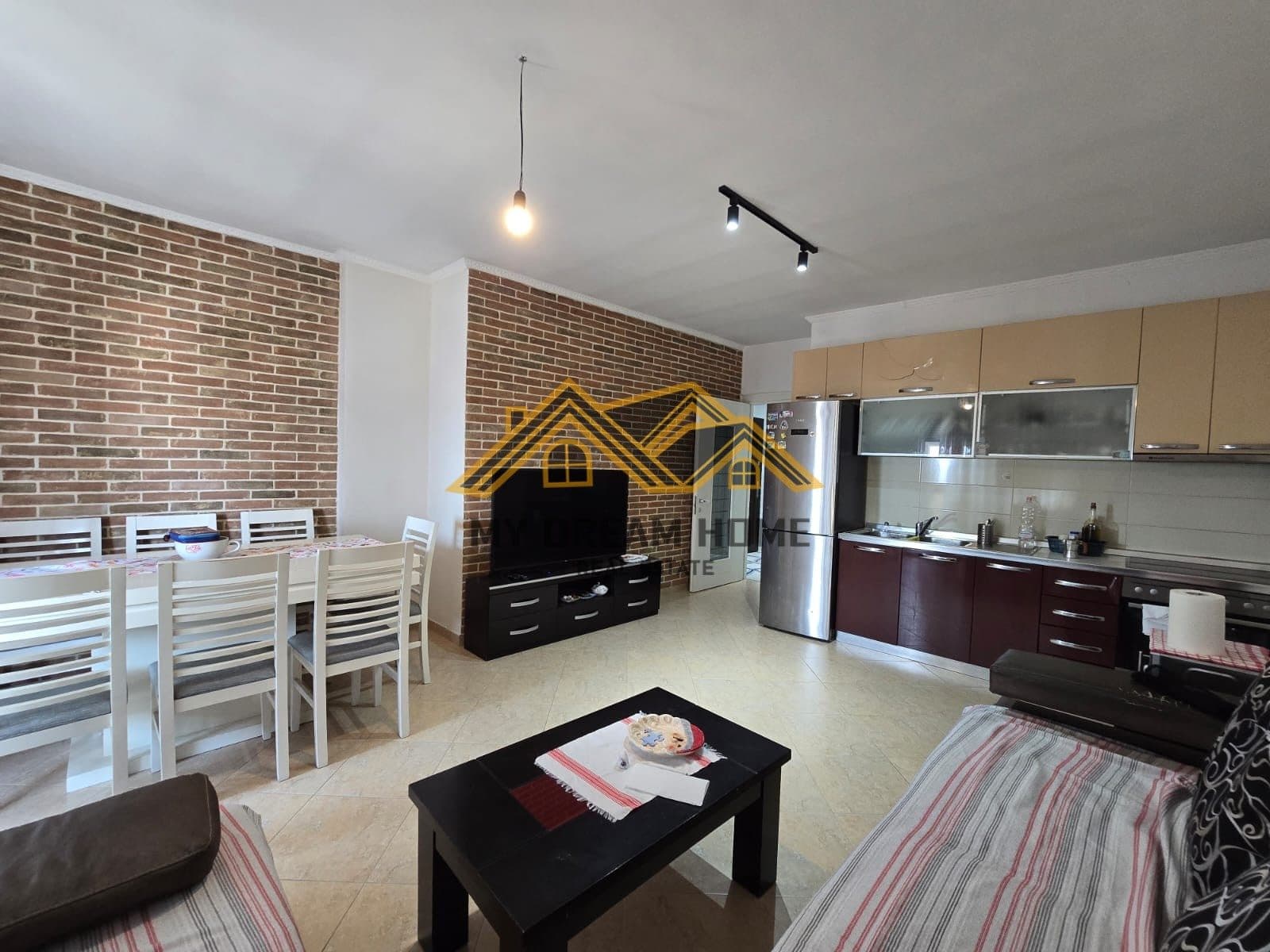 SHITET APARTAMENT 2+1 PRAN POLICIS DURRES! 2