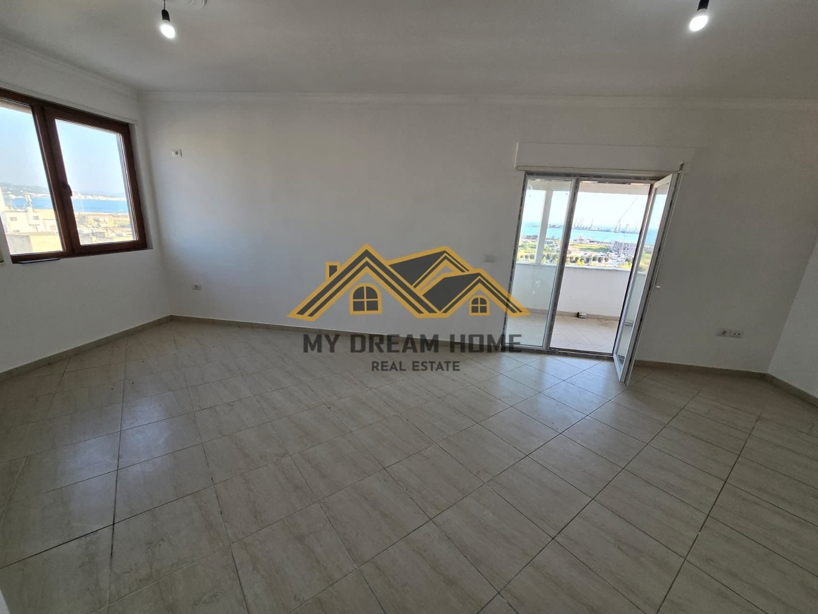 SHITET APARTAMENTI 2+1+2 ME SUPER PAMJE DETI NE DURRES!! 2