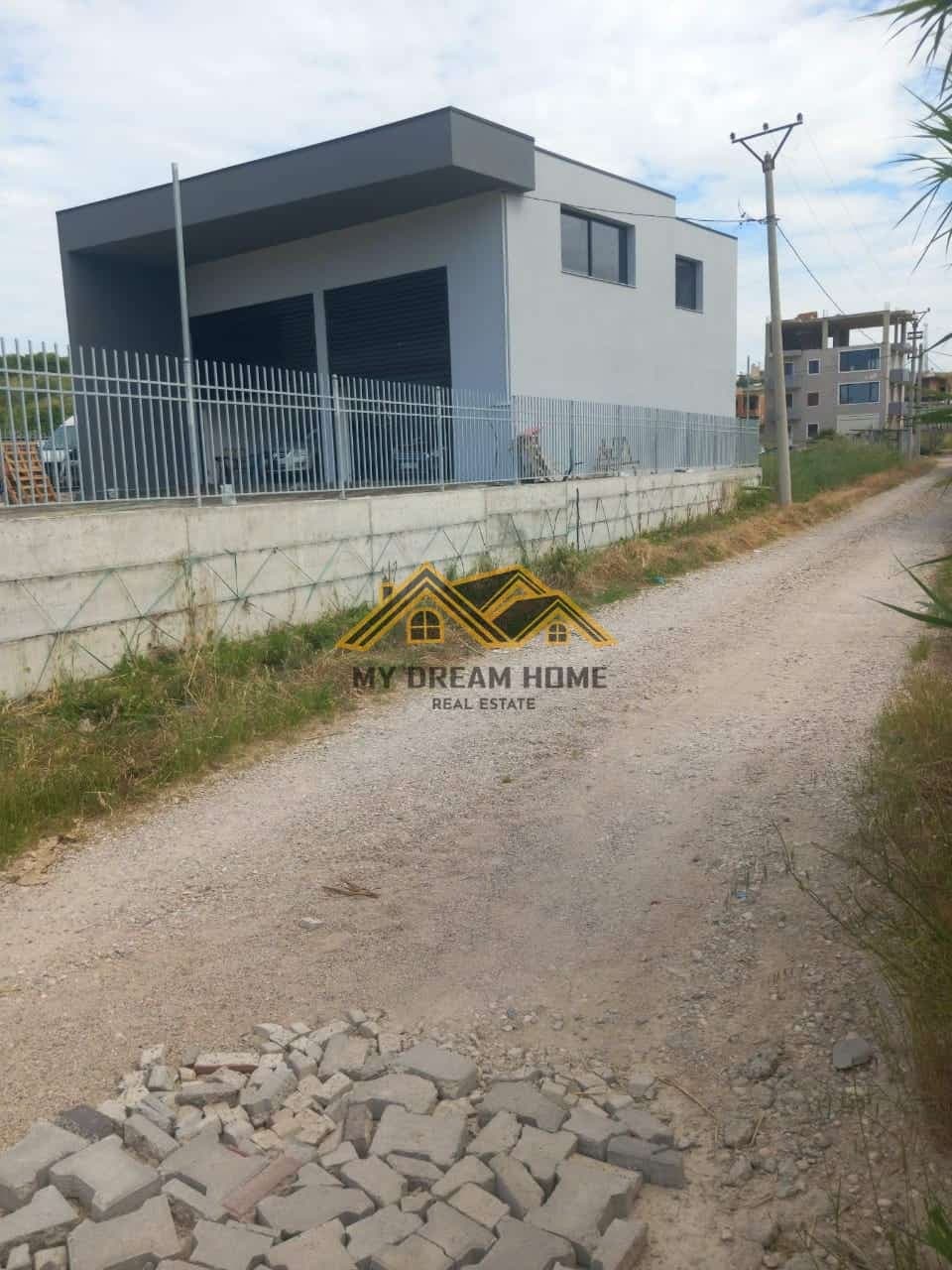 SHITET KAPANON ME 730M2 TOKE DHE 170M2 NDERTIM BUZE RRUGE UNAZES NE PLEPA!