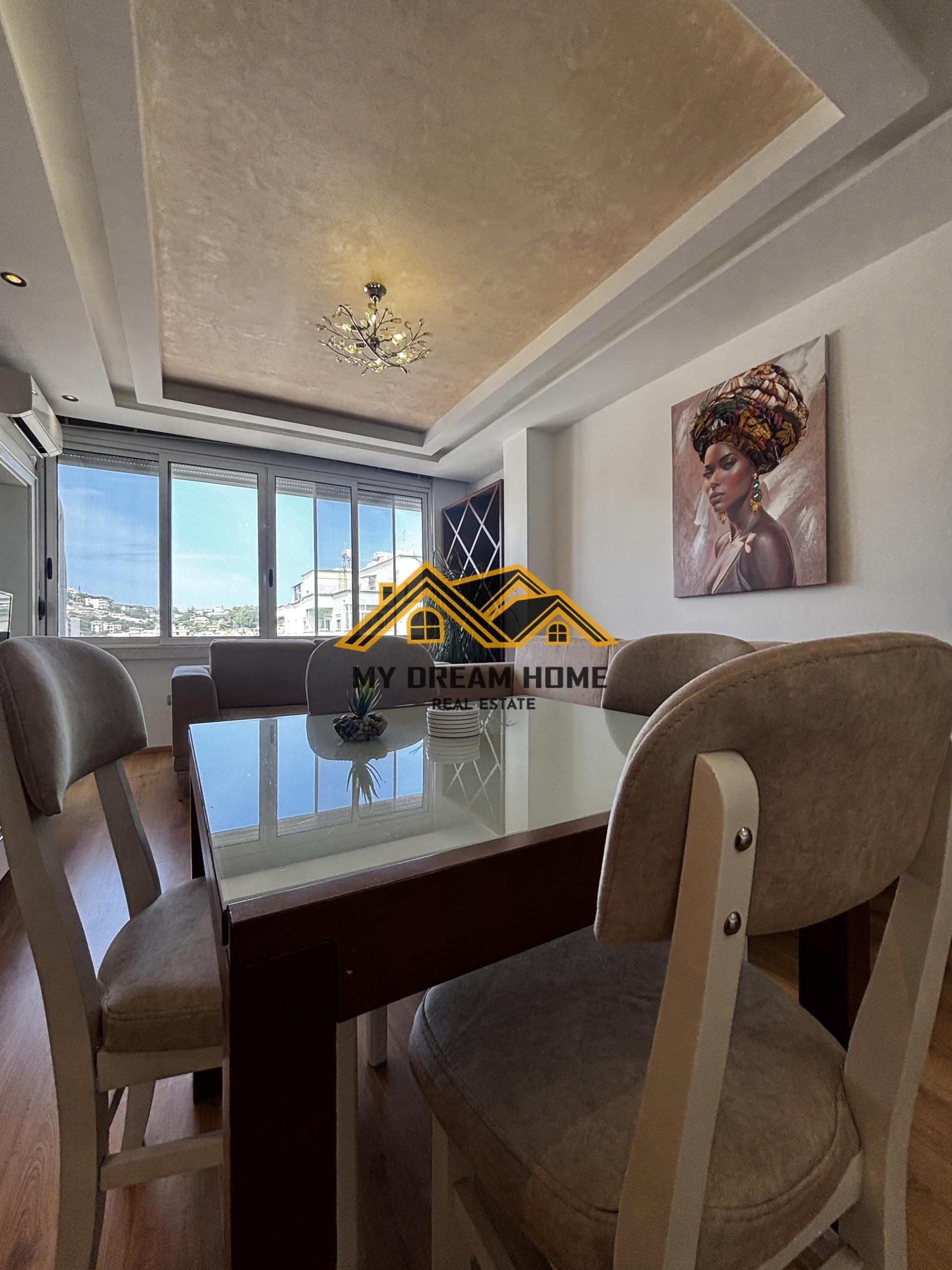 Jepet Me Qira apartament 2+1 në qendër të Durrësit