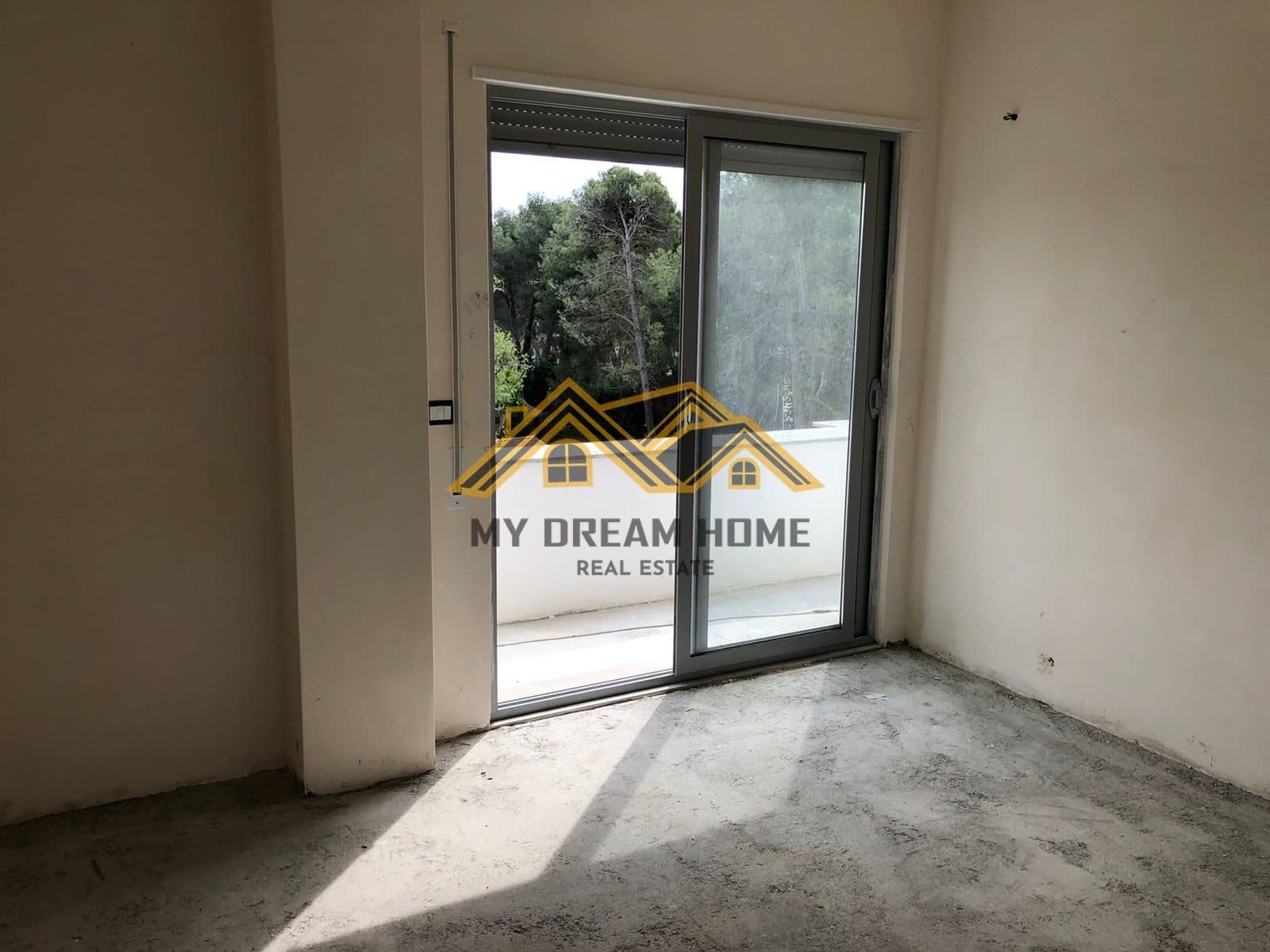 SHITET APARTAMENT 2+1 GOLEM AFER PISHAVE TE BUTA