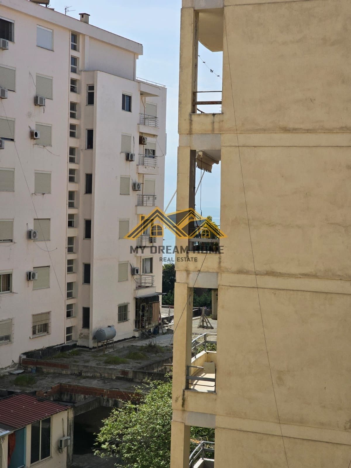 SHITET APARTAMENT 1+1 PLAZH DURRES 2