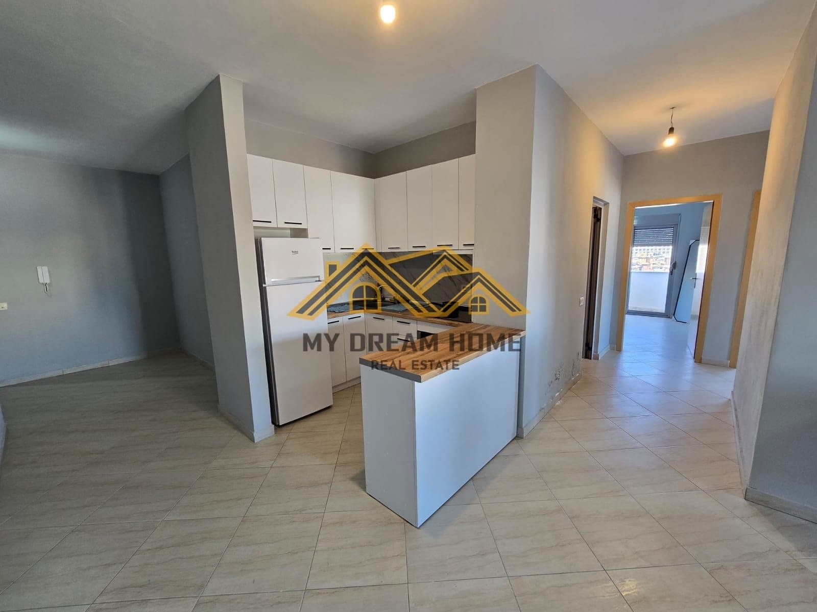 SHITET APARTAMENT 3+1 TEK KOPLEKS JEDAS QENDER DURRES 4