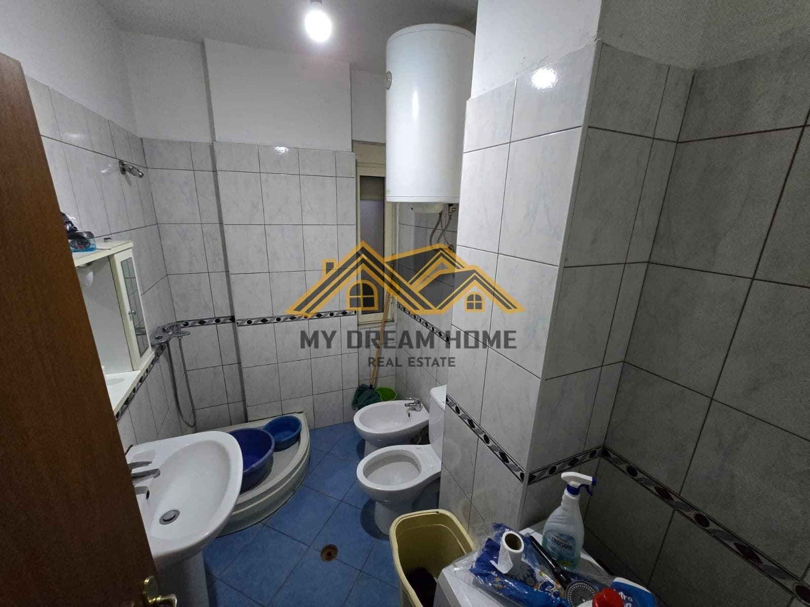 SHITET APARTAMENT 2+1 TEK ISH FABRIKA E BUKES DURRES!