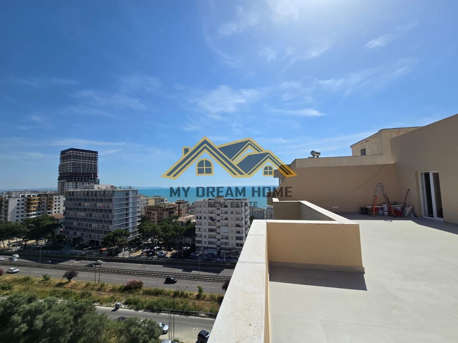 SHITET APARTAMENT ME PAMJE NGA DETI TEK SHKEMBI KAVAJES!