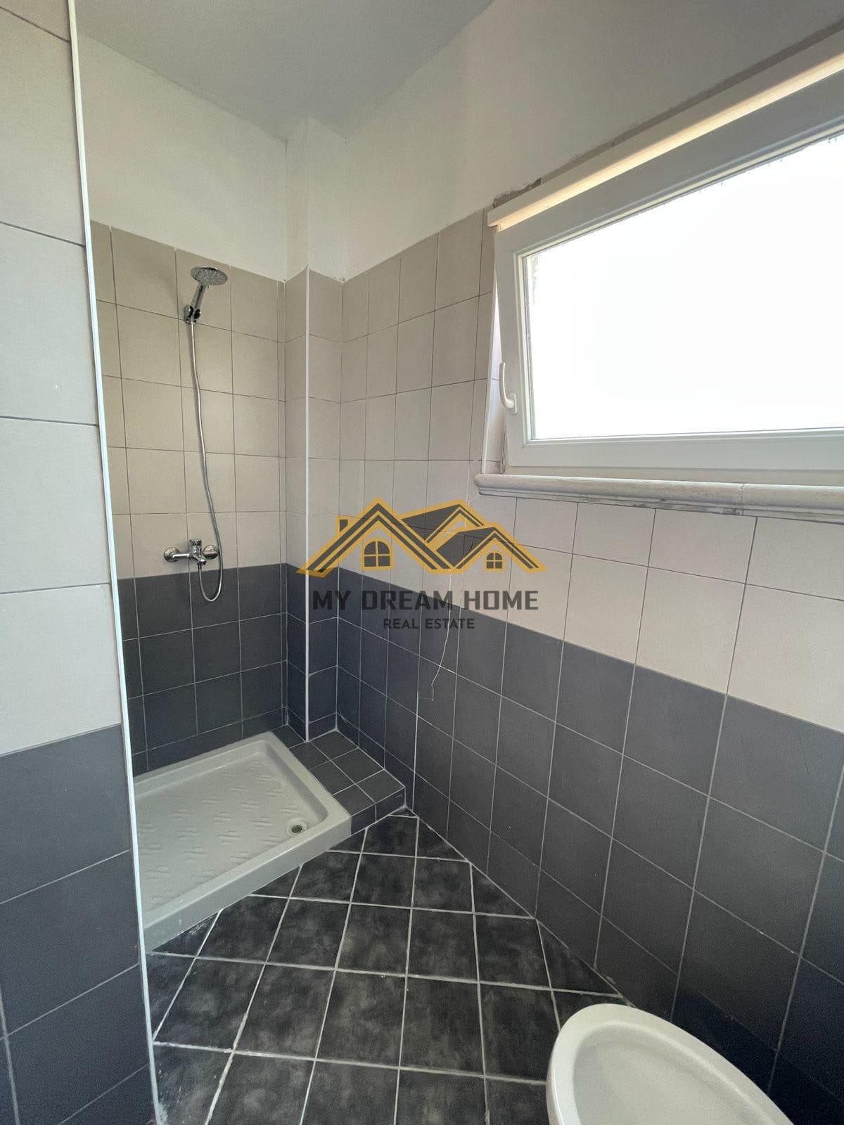 SHITET APARTAMENT 1+1 TEK SHEKMBI KAVAJES 4