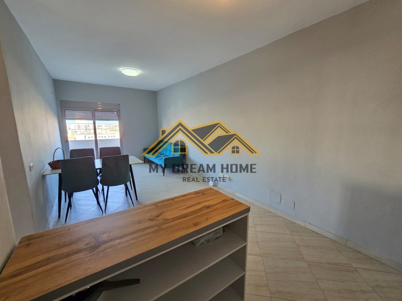 SHITET APARTAMENT 3+1 TEK KOPLEKS JEDAS QENDER DURRES 3