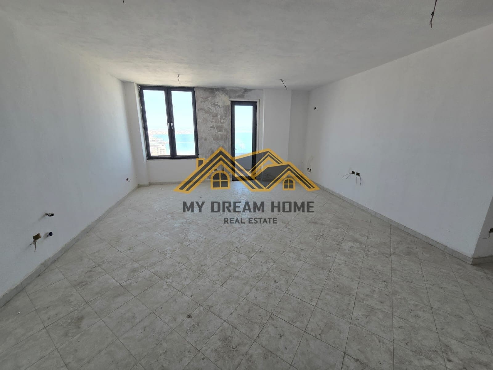 Apartament 2+1+2+2 Ballkone per Shitje ne Vollga,Durres Pamje e Plote nga Deti 4
