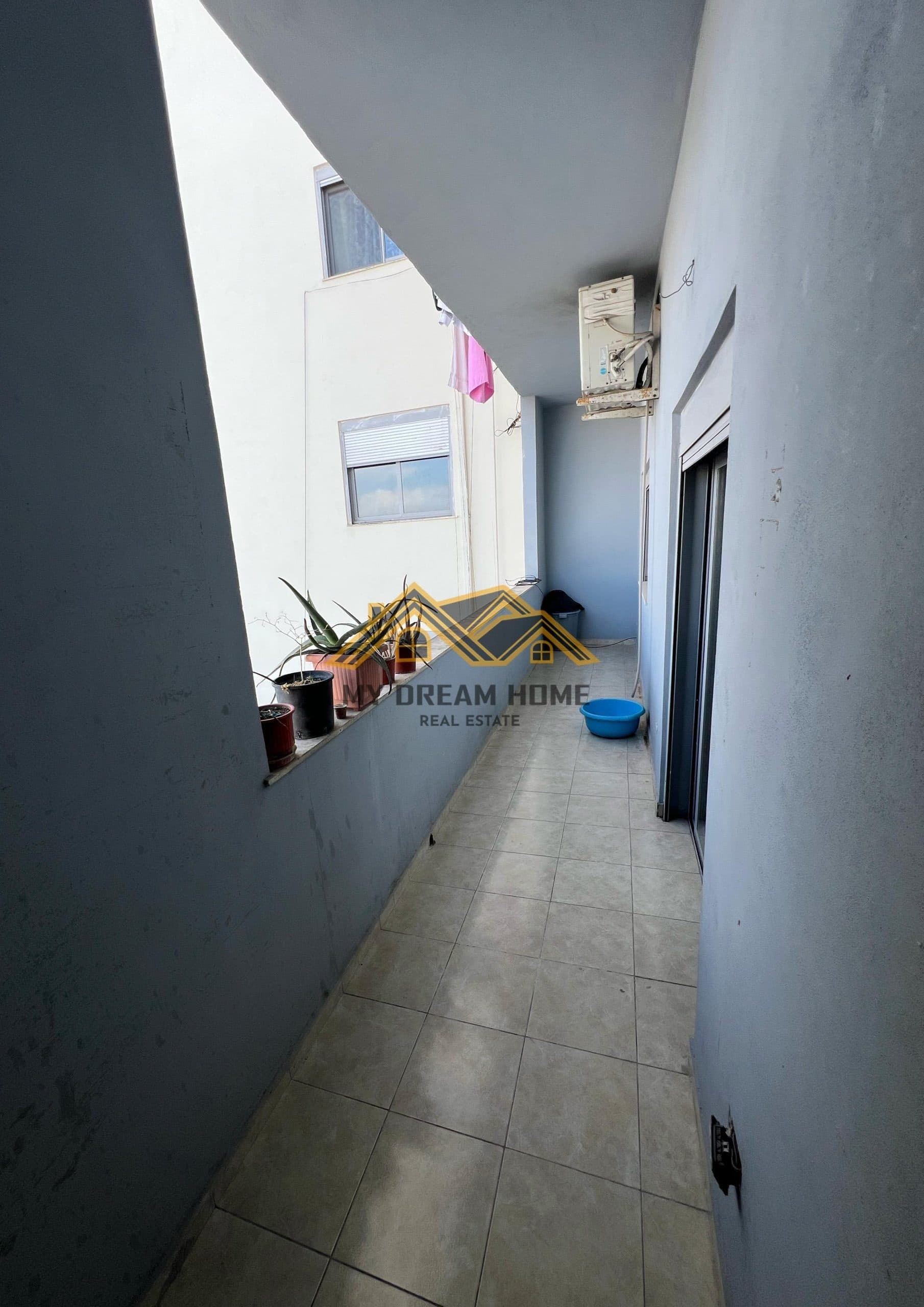 APARTAMENT 2+1 PER SHITJE TEK DREJTORIA E POLICISE!! 2