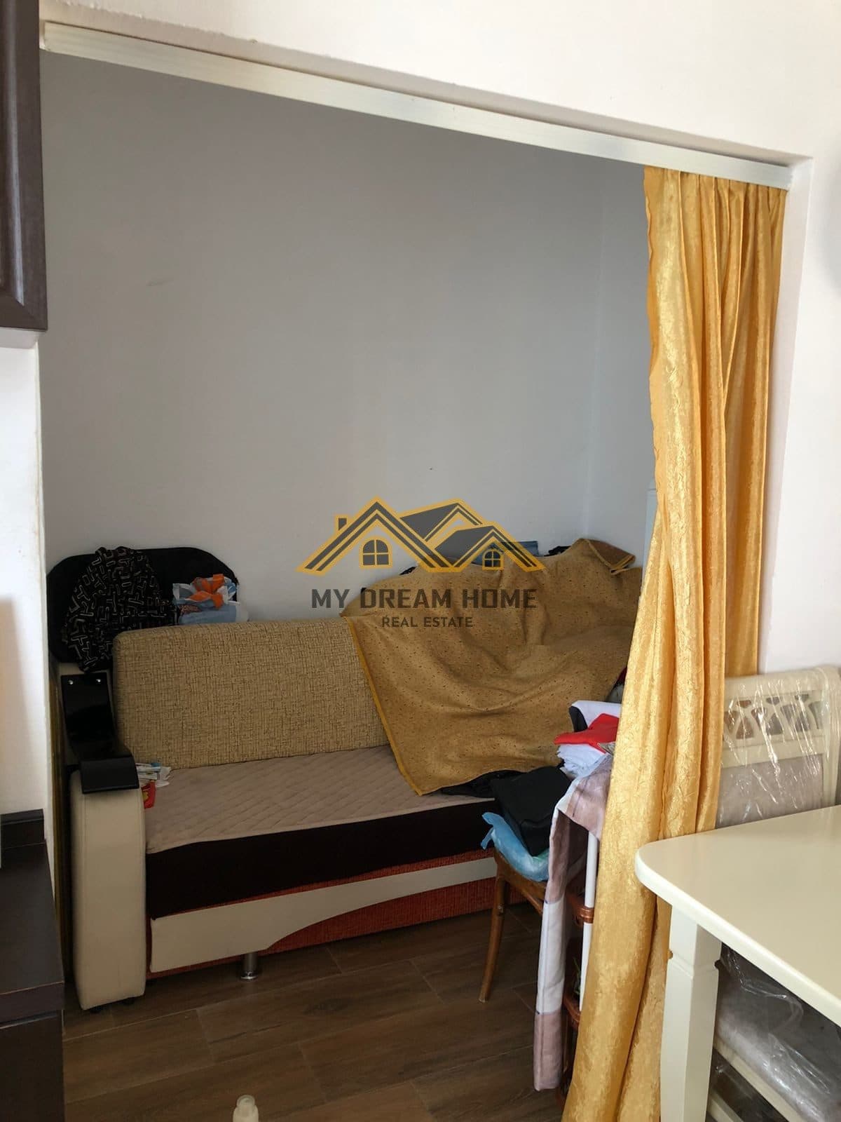 SHITET GARZONIERE TEK SHKOLLA QEMAL MICI 4
