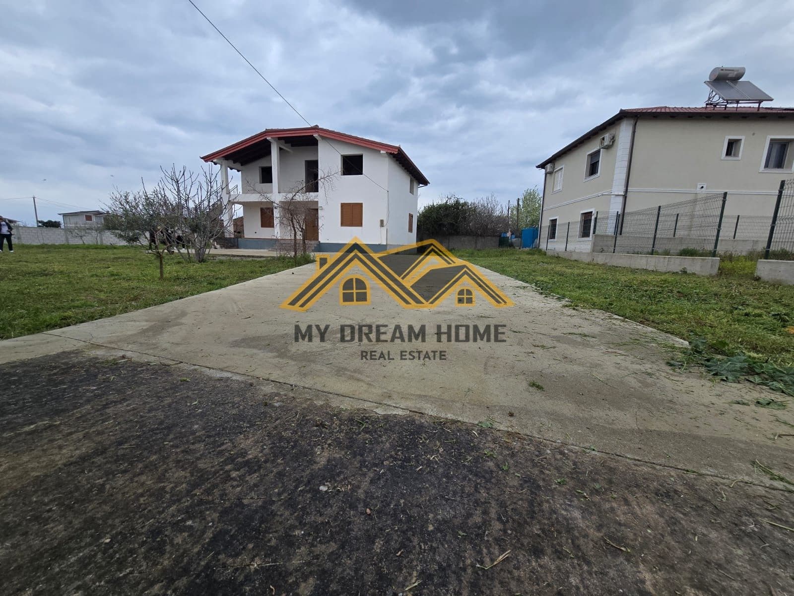 Shitet Shtepi 2 Kateshe ne Qerret