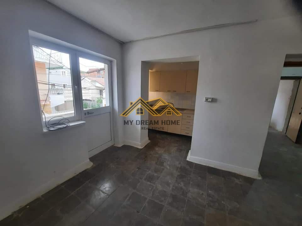 SHITET APARTAMENT 2+1 DURRES!