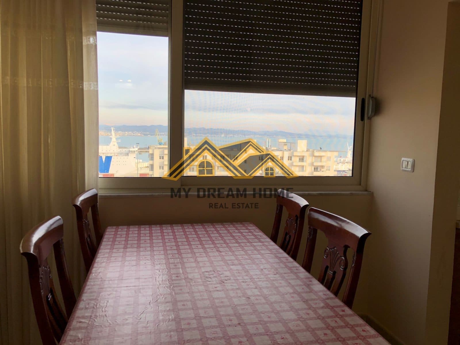 SHITET APARTAMENT 2+1 ME PAMJE NGA PORTI NE QENDER TE DURRESIT 2
