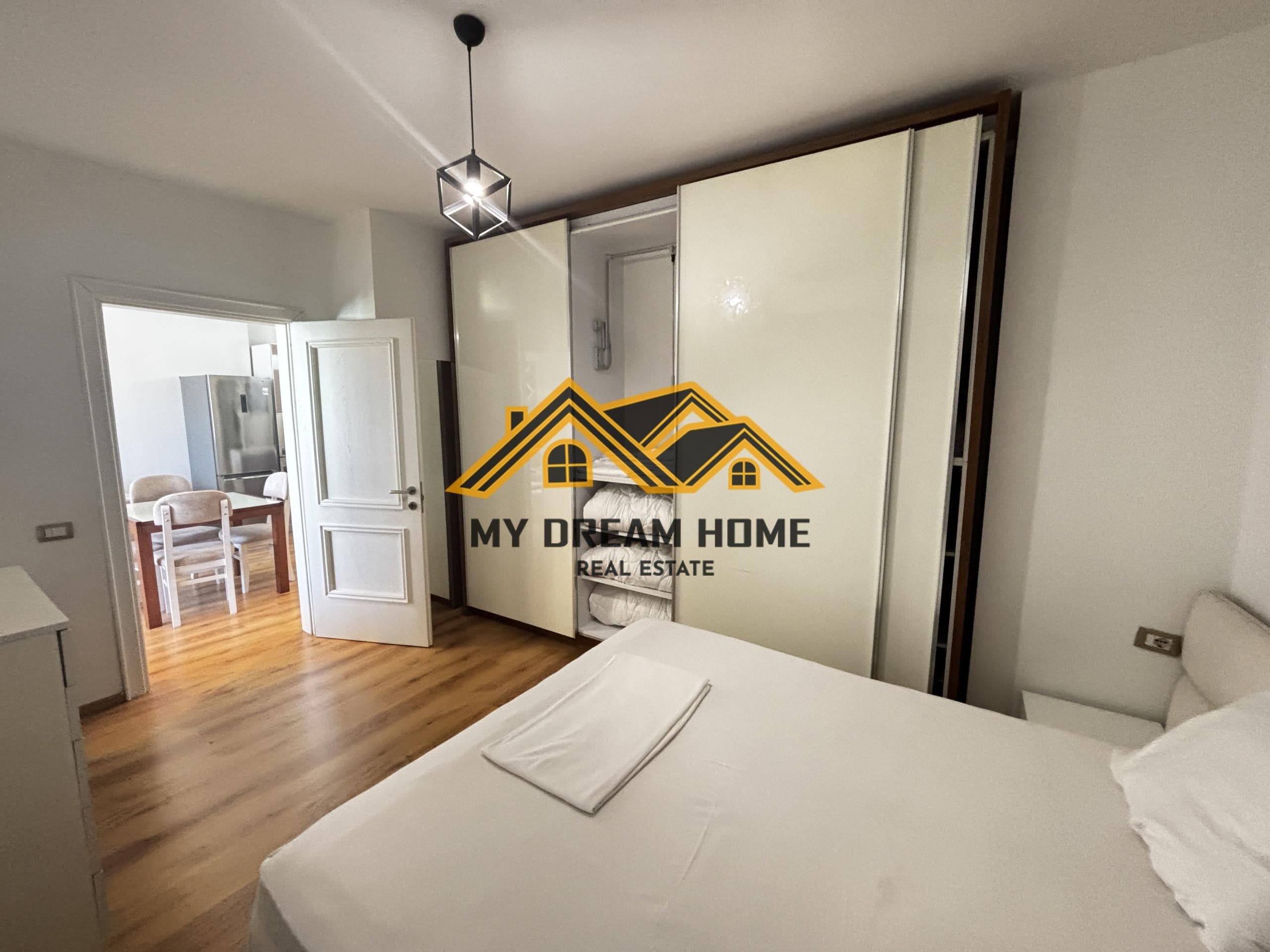 Jepet Me Qira apartament 2+1 në qendër të Durrësit