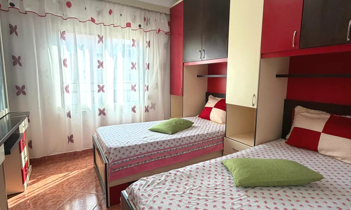 Jepet me qera, Apartament 2+1, Perballe Hotel Florida – Plazh, Durres