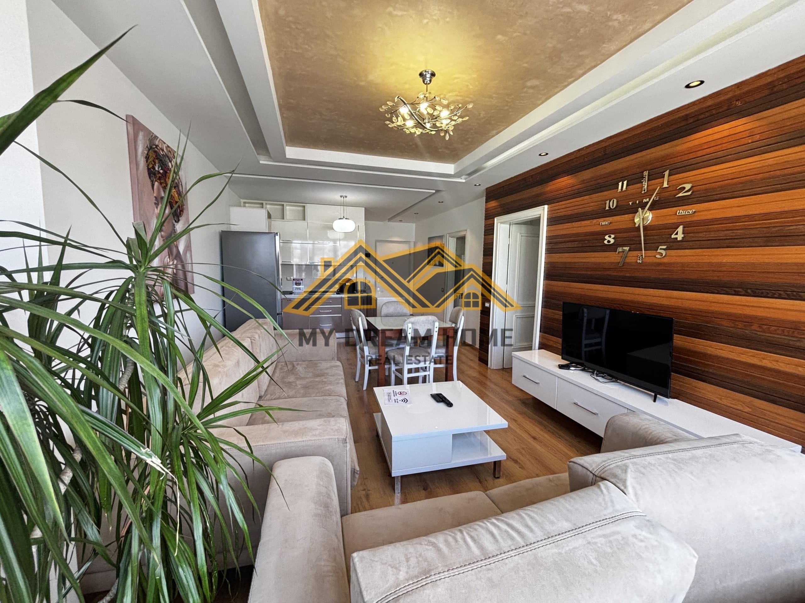 Shitet apartament 2+1 në qendër të Durrësit