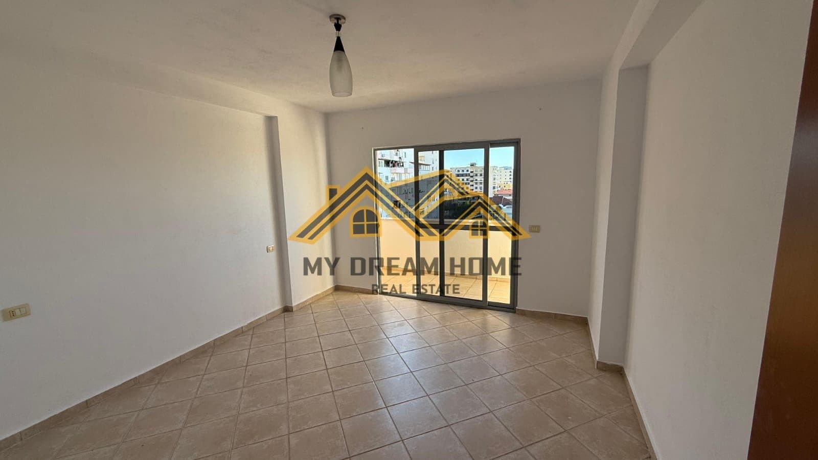 Apartament 2+1+Verand Në Shitje në Plazh Durrës 3